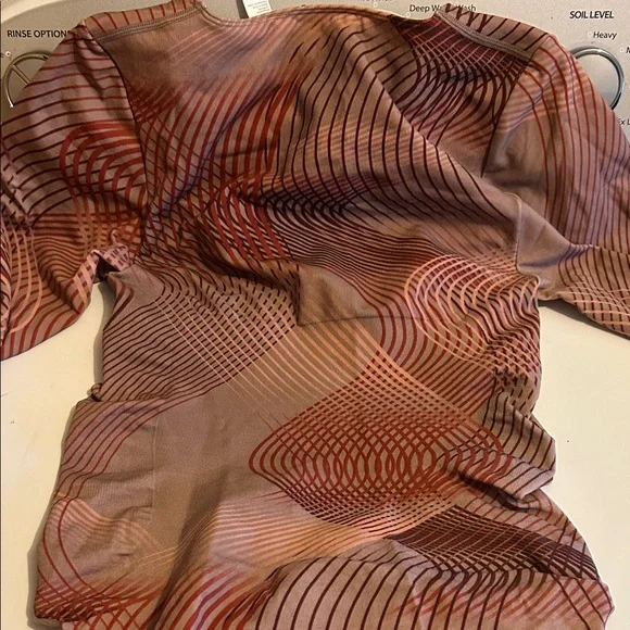 YITTY Red and Tan Geometric long sleeve Bodysuit. - Picture 5 of 5